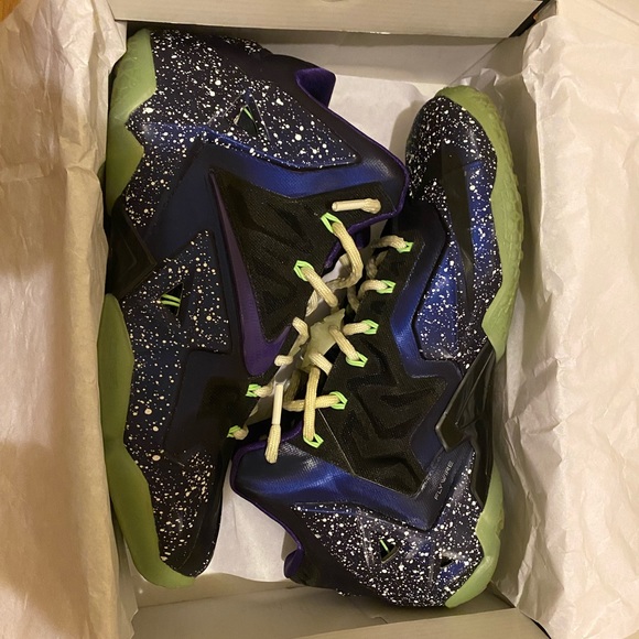LeBron 11 Nike iD 🎨🌌 - Picture 3 of 5